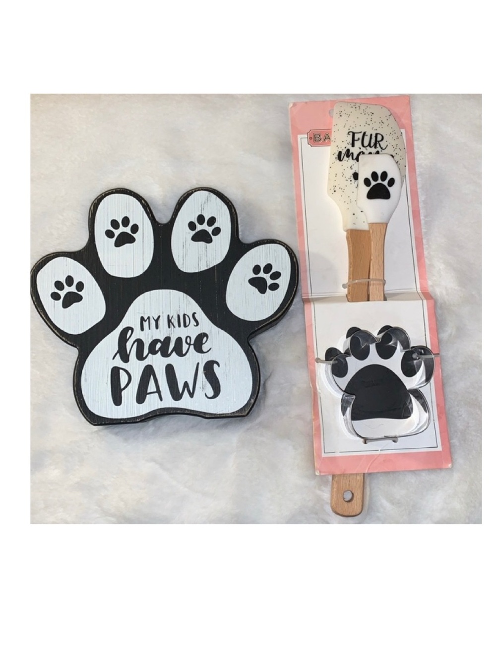 🇺🇸 Paw Print Wall Decor and Spatula Set NWT